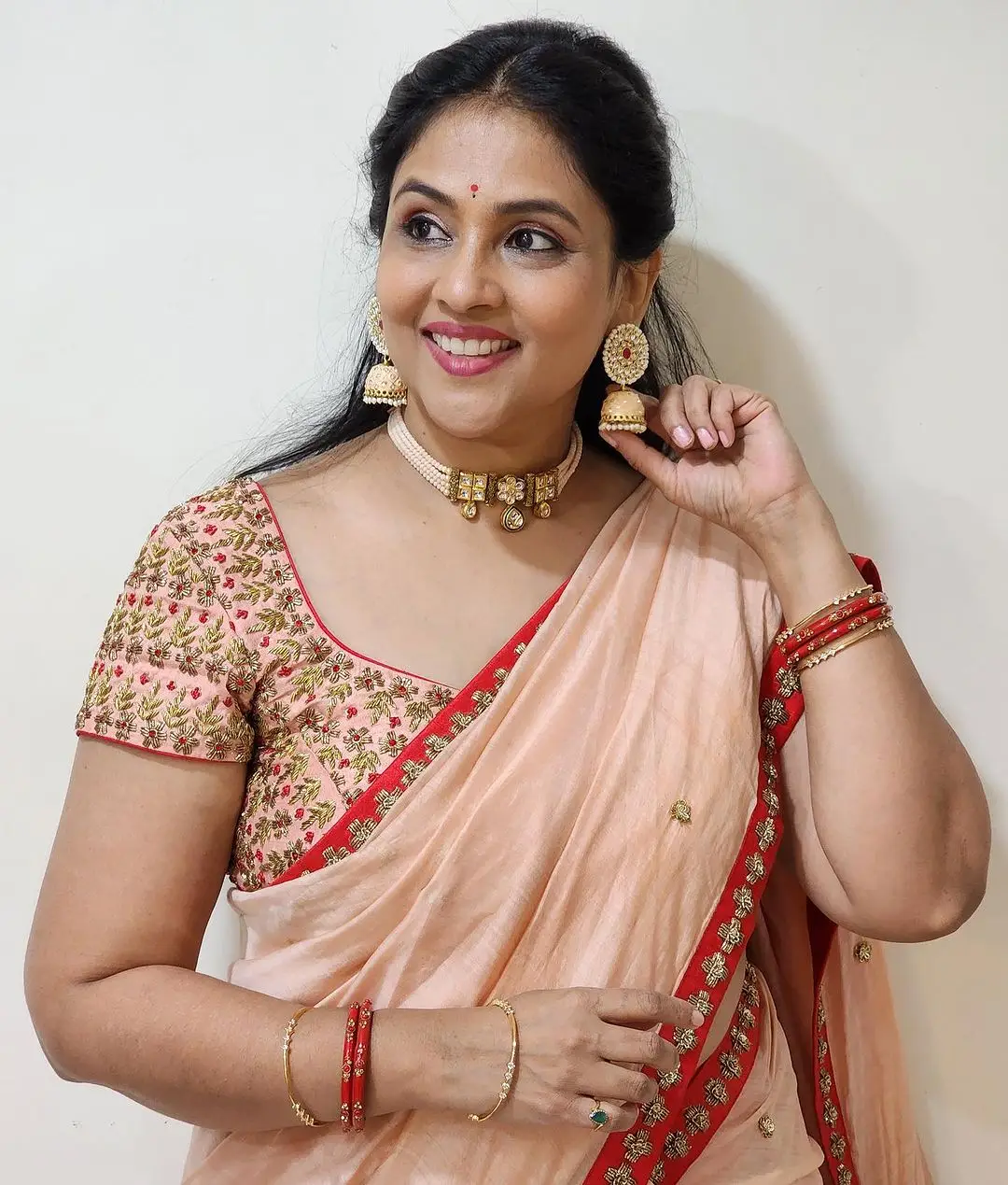 Telugu TV Actress Gayatri Bhargavi Photos In Pink Saree